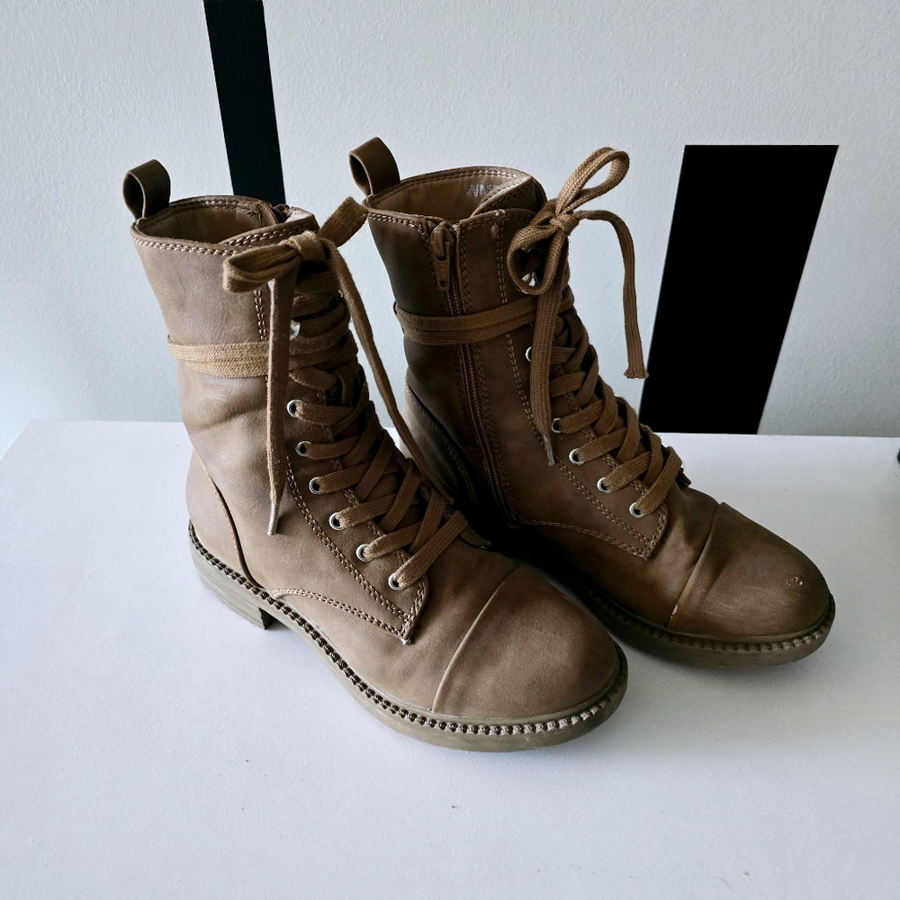 Tan Side Zip-Up Combat Boots Size 6